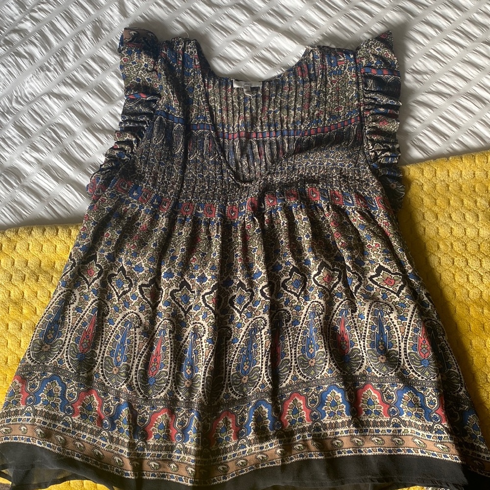 Women’s sleeveless blouse